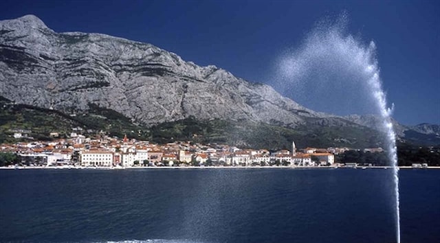 Fountain in the sea, Port of Makarska